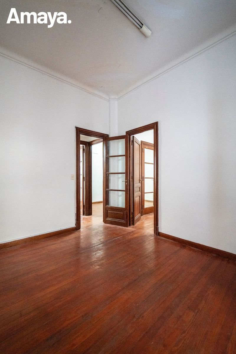 En venta | 3 ambientes para refaccionar | USD 84.800 | 55 m² | Avenida Córdoba 966